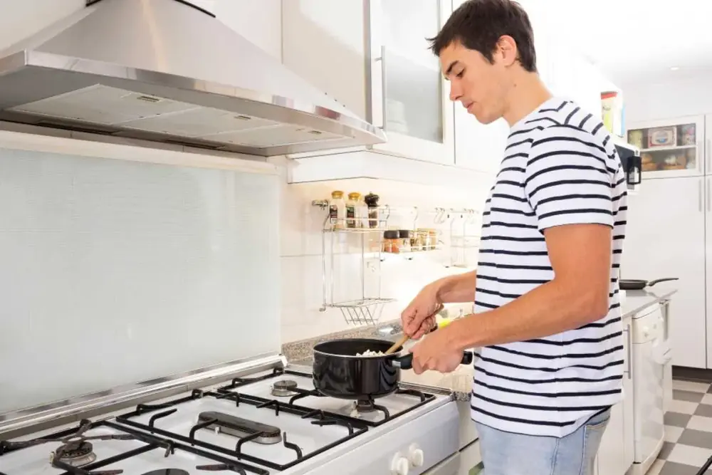 Gás, indução e vitrocerâmica: como escolher o sistema ideal para cozinhar