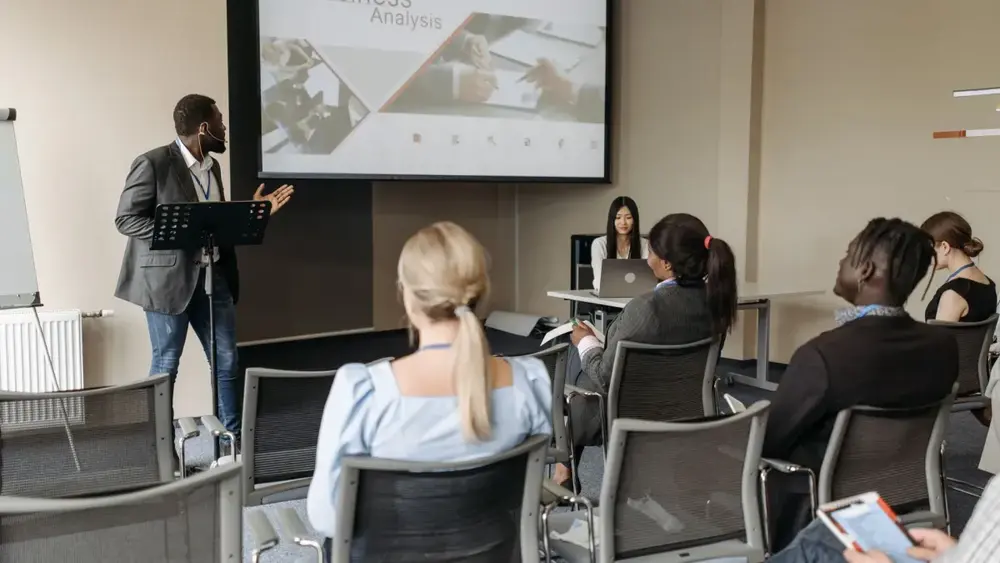 Treinamento corporativo: benefícios para produtividade e cultura